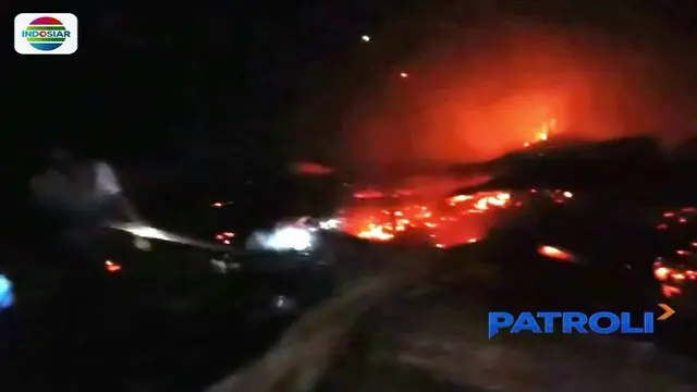 Ditinggal mudik Lebaran, sebuah rumah di Polewali Mandar, Sulawesi Barat, ludes dilalap api.