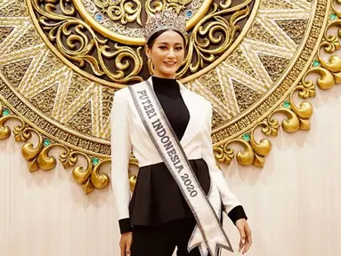 Ayu Maulida terbilang cukup aktif di media sosial. Bahkan, wanita asal Surabaya ini kerap mengunggah gaya penampilannya yang sering curi perhatian netizen. (Liputan6.com/IG/@ayumaulida97)