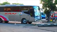 Sebuah video diunggah di situs the Daily Mail, Inggris memperlihatkan bus ugal-ugalan Indonesia dan paling berbahaya di dunia