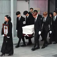 Suasana pemakaman Jonghyun SHINee. (JUNG YEON-JE / AFP)