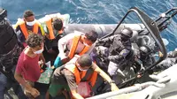TNI AL evakuasi 5 orang nelayan Indonesia asal Sumatera Utara (Sumut) yang terdampar di Pulau Jarak, Malaysia (Istimewa)