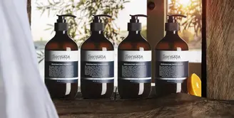 Dengan aroma serai yang khas, rangkaian Sensatia Botanicals Invigorating Bath Collection siap berikan sensasi mandi mewah dan menenangkan.