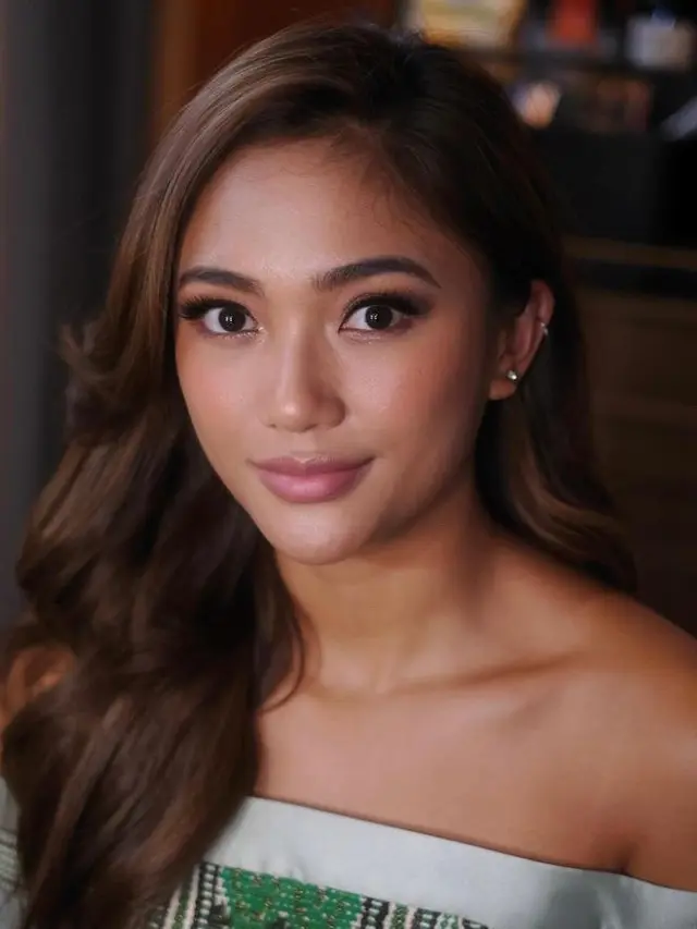 Marion Jola saat mewawancarai Ariana Grande dan Cynthia Erivo.