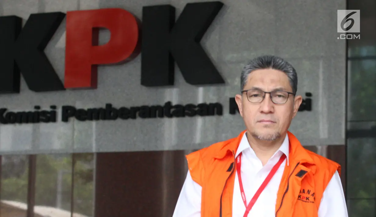Anggota DPR F-PAN Sukiman usai menjalani pemeriksaan perdana pascapenahanan oleh penyidik di Gedung KPK, Jakarta, Jumat (16/8/2019). Sukiman diperiksa sebagai tersangka dugaan suap pengurusan dana perimbangan APBN-P 2017 dan APBN 2018 Kabupaten Pegunungan Arfak. (merdeka.com/Dwi Narwoko)