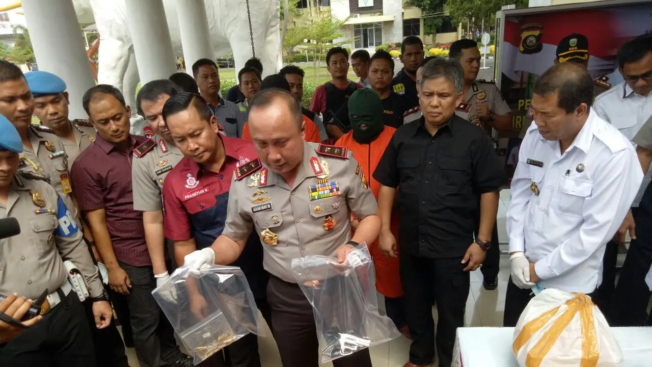 Polda Sumsel menangkap dua terduga teroris (Liputan6.com/Nefri Inge)