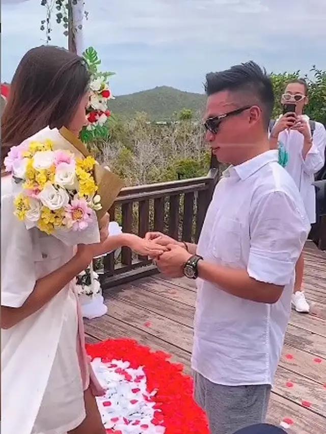6 Momen Romantis Atries Angel Mantan Chef Juna Dilamar Kekasih