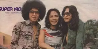 Almarhum Deddy Dores meninggalkan kenangan di setiap orang-orang yang ia kenal. Tidak hanya keluarga dan teman musisi. Para tetangga di Desa Cijeler, Sumedang pun punya kenangan tersendiri bersama Deddy Dores.