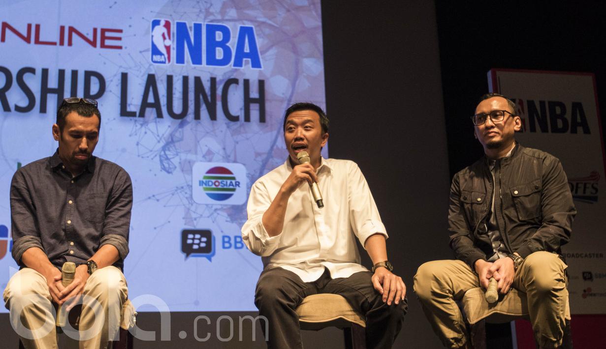 Menpora, Imam Nahrawi, menjawab pertanyaan saat menghadiri jumpa pers pengumuman kerjasama antara EMTEK dan NBA di Plaza Senayan, Jakarta, Rabu (3/5/2017). (Bola.com/Vitalis Yogi Trisna)