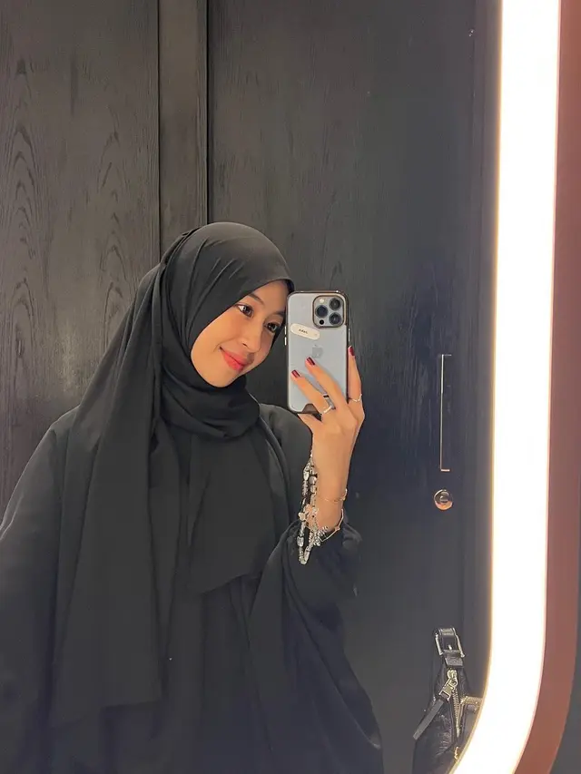8 Potret Adiba Khanza Susul Egy Maulana ke Qatar Ini Curi Perhatian