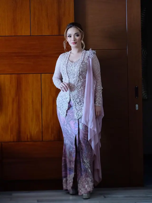 Zaskia Gotik cantik berkebaya (Instagram/zaskia_gotix)