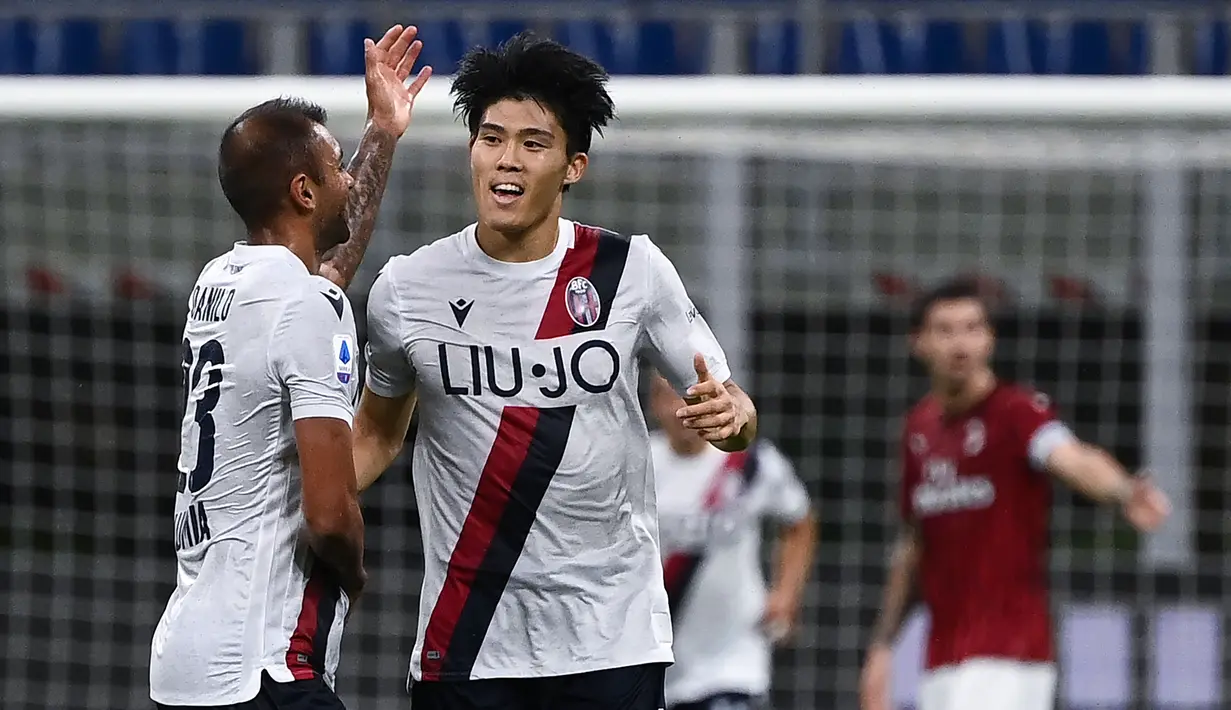 Bobroknya Arsenal tidak membuat mereka berhenti merekrut pemain baru. Edu Gaspar selaku Direktur Olahraga Arsenal bertindak cepat dengan merekrut pemain asal Bologna yang berusia 22 tahun, Takehiro Tomiyasu dengan biaya 18 juta euro. (Foto: AFP/Marco Bertorello)