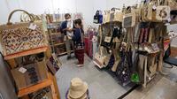 Asosiasi Eksportir dan Produsen Handicraft Indonesia menargetkan, pameran International Handicraft Trade Fair atau Inacraft edisi Oktober 2023 meraup transaksi Rp 50 miliar dalam lima hari pameran. (Liputan6.com/Faizal Fanani)