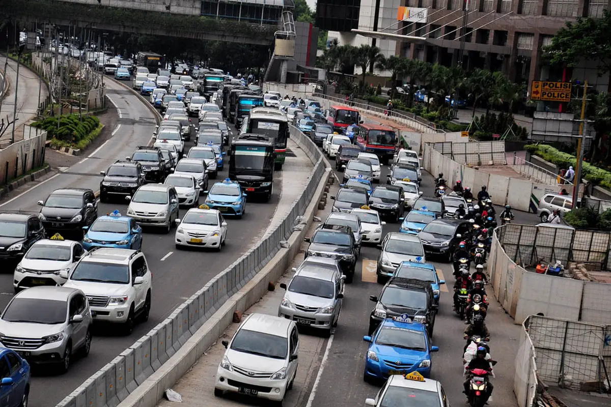 Akibat Proyek MRT, Jalan Sudirman Makin Macet