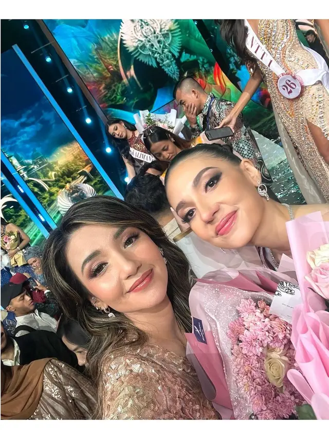 6 Potret Tsania Marwa Dukung Sang Adik di Puteri Indonesia 2024, Raih Runner Up IV
