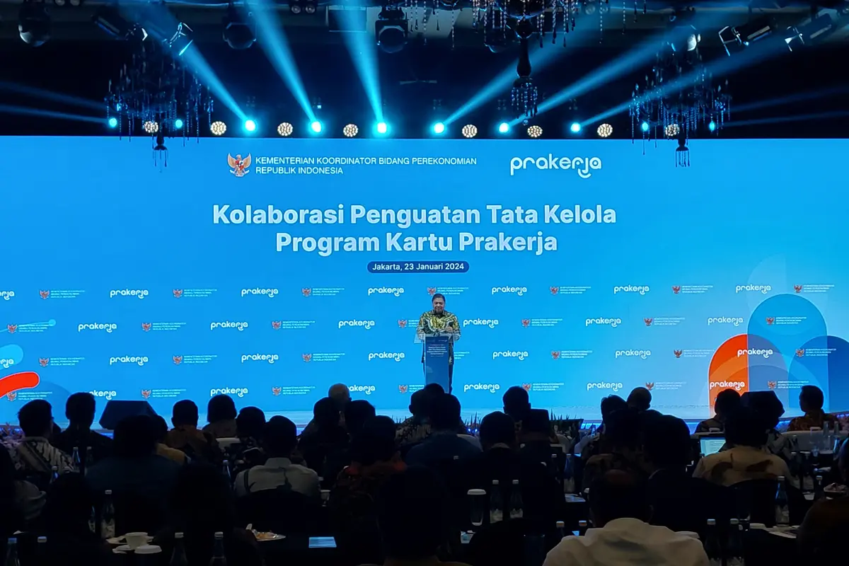 Menteri Koordinator Bidang Perekonomian Airlangga Hartarto dalam Pengarahan Komite Cipta Kerja dan Tim Pelaksana kepada Mitra Program Kartu Prakerja, di Jakarta, Selasa (23/1/2024). (Arief/Liputan6.com)