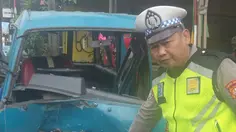 Detik-detik Angkot di Depok Adu Banteng hingga Ringsek, Satu Tewas