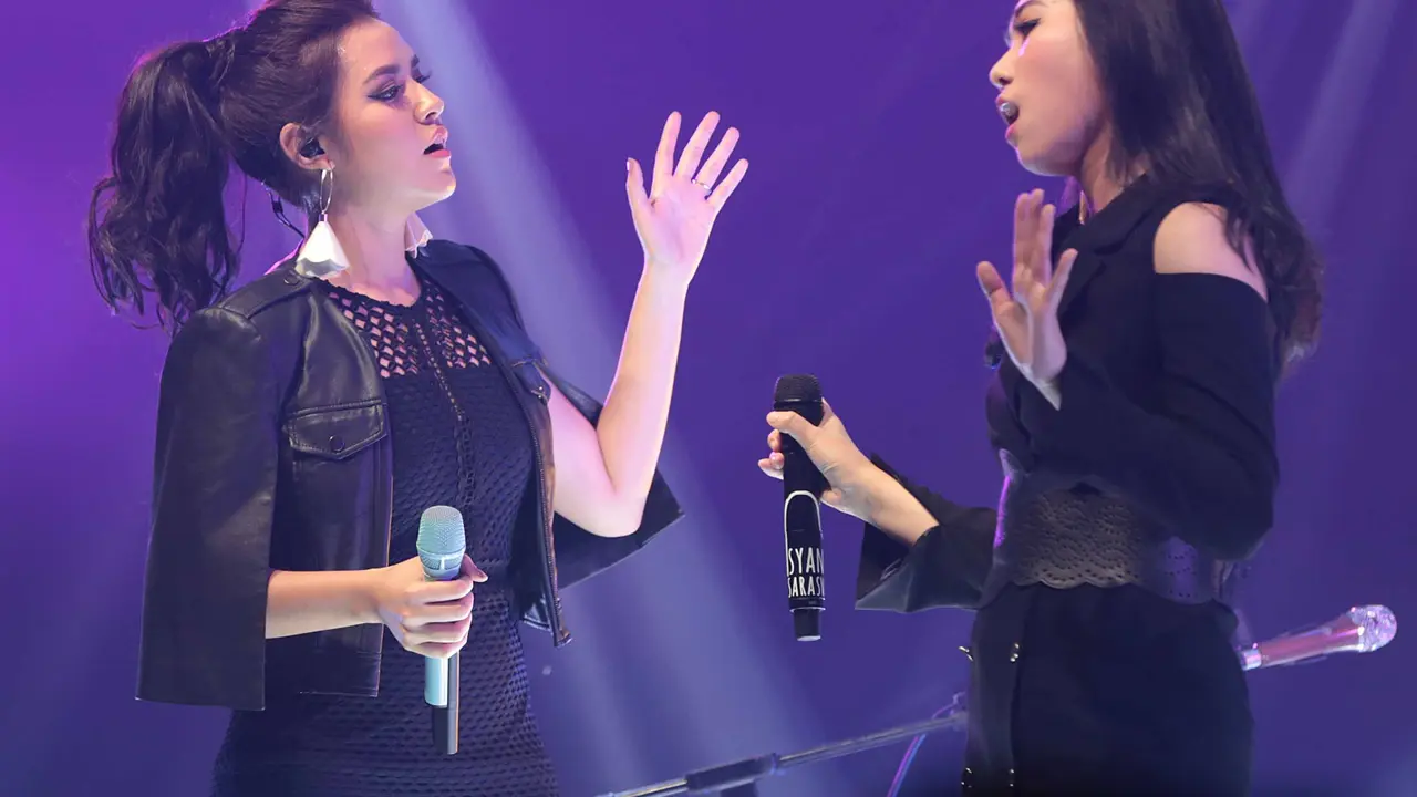 [Bintang] Isyana Sarasvati dan Raisa Duet