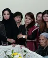 Natalie Sarah kini tengah dirundung duka, pasalnya sang ibunda tercinta, Nurmiati Siahaan telah pergi untuk selamanya. Minggu (17/9/2017), ibunda Natalie Sarah tutup usia lantaran penyakit kanker yang dideritanya. (Deki Prayoga/Bintang.com)