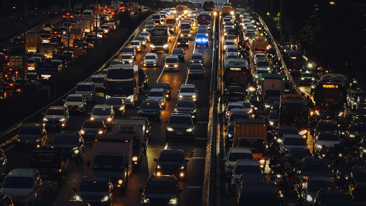 Ilustrasi Kota Jakarta, kendaraan di Jakarta, macet