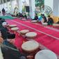 Tradisi zikir Syarafal Anam di Masjid At-Taqwa Bengkulu, dalam perayaan Maulid Nabi Muhammad SAW (Media Center Kota Bengkulu / Liputan6.com)