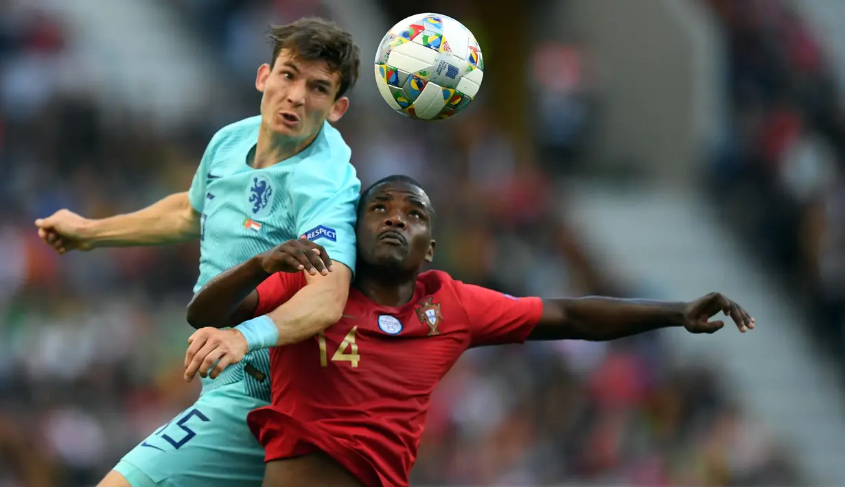 5. Marten De Roon - Keberhasilan Atalanta menembus Liga Champions musim ini tidak lepas dari perannya dalam mengawal lini tengah. Gelandang binaan Sparta Rotterdam itu sekarang menjadi salah satu langganan dari Timnas Belanda. (AFP/Patricia De Melo Moreira)