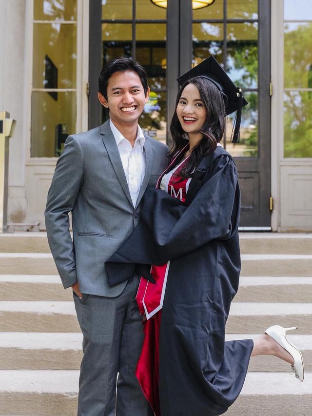 6 Momen Kelulusan Sabrina Anggraini dari MIT, Didampingi Belva Devara