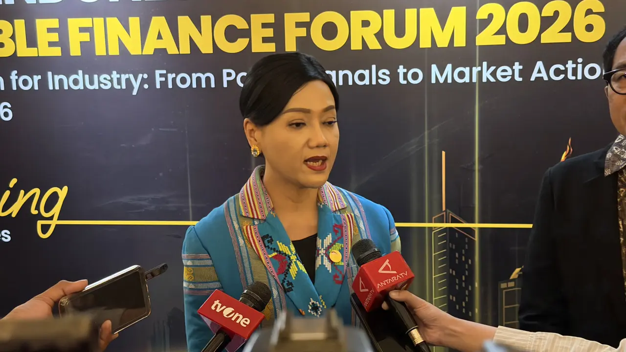 Ketua Dewan Komisioner OJK, Friderica Widyasari Dewi di acara Maybank Indonesia Sustainable Finance Forum 2026, di Jakarta, Selasa (30/6/2026). (Liputan6.com/Tira)