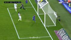 Berita video gol mudah Lionel Messi dalam laga kemenangan Barcelona atas Real Sociedad. This video presented by BallBall.