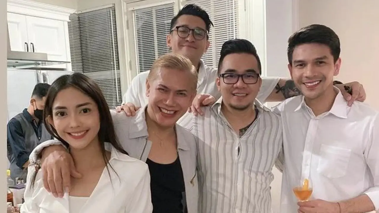 Potret Ririn Dwi Ariyanti Ikut Pesta Sambut Natal di Rumah Jonathan Frizzy