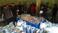 Pabrik bakso ilegal yang digerebek di Bogor, Jawa Barat, Jumat (17/6/2016). (Liputan6.com/Achmad Sudarno)