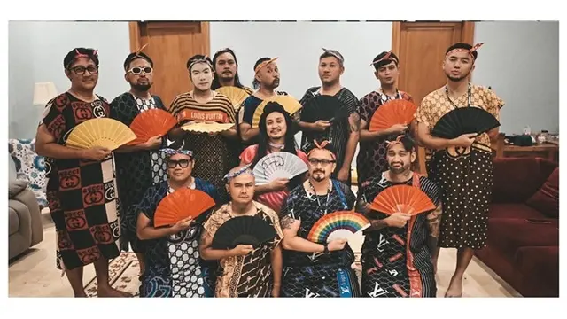 8 Potret Geng The Prediksi saat Pakai Seragam Nyeleneh, Bikin Heran