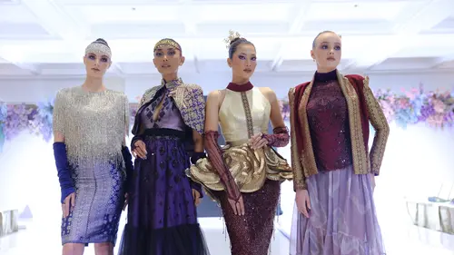 Tandai Keikutsertaan di NYFW 2023, Buttonscarves Buat Instalasi