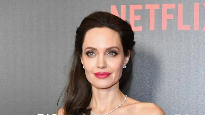 [Bintang] Angelina Jolie