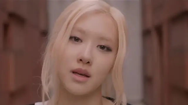 Rose BLACKPINK Suguhkan Tari Kontemporer. (youtube/rose)