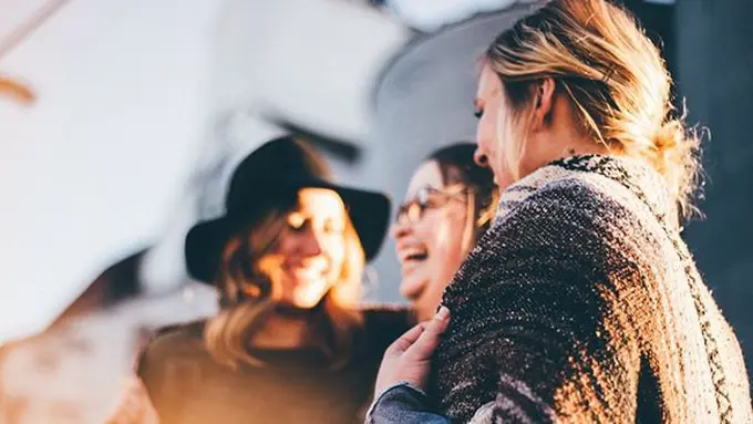 Teman semakin sedikit saat usia bertambah/copyright Pixabay.com