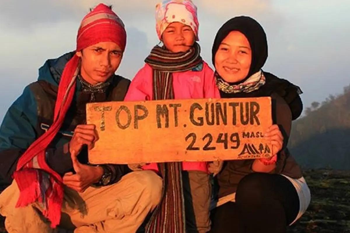 [Bintang] Mendaki Gunung
