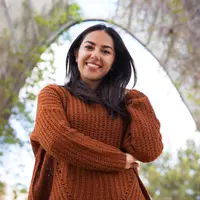 ilustrasi perempuan tersenyum/photo created by katemangostar - www.freepik.com