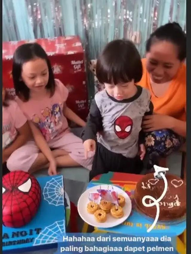 7 Momen Kejutan Ulang Tahun Putra Omesh Ke-3, Jadi Spiderman