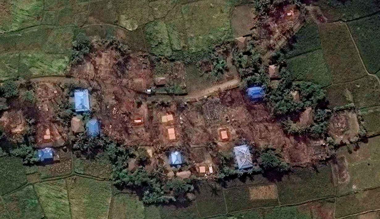 Desa Kyet Yoe Pyin sesudah dilahap si jago merah pada 10 November 2016. Sebanyak 85 rumah di desa Pyaung Pyit (Ngar Sar Kyu), 245 di Kyet Yoe Pyin, dan 100 di Wa Peik (Kyee Kan Pyin). (Copyright 2016 Human Rights Watch/REUTERS)