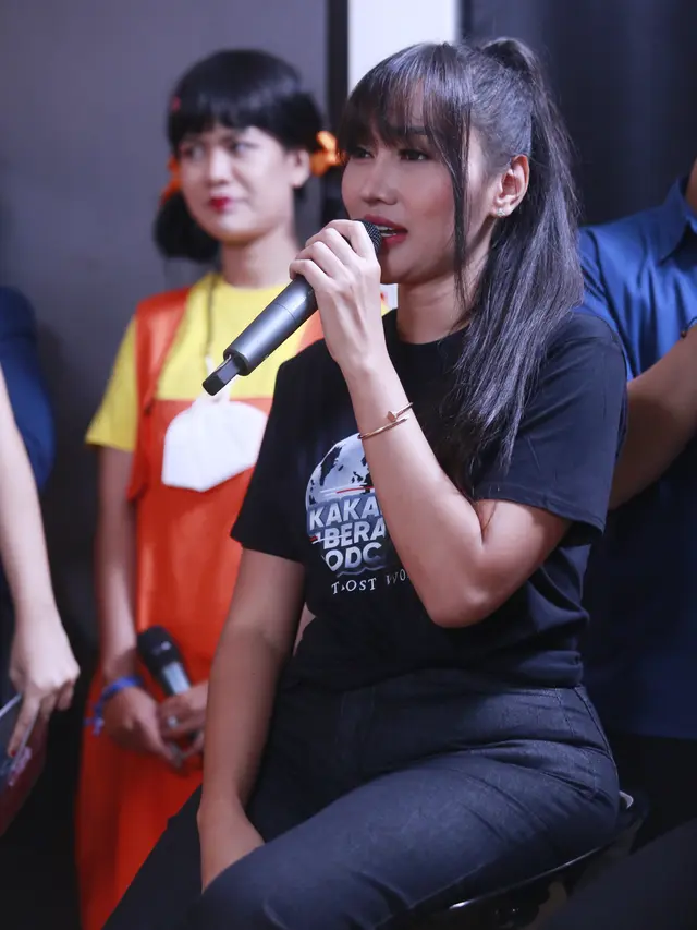 Lucinta Luna di acara Kakak Beradik Podcats The Lost Word
