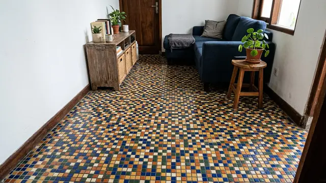 Motif Keramik Mosaik Kecil dengan Kontras Warna Tinggi. AI Generated