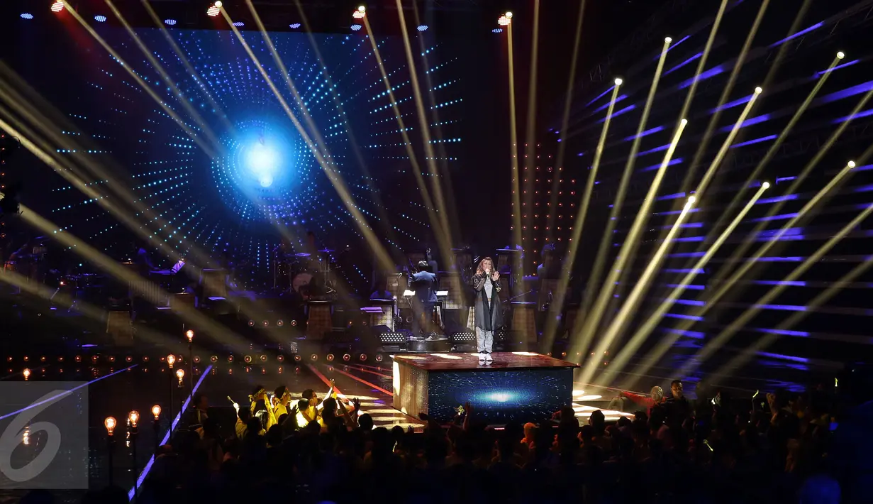 Penyanyi papan atas Indonesia, Agnes Monica menggebrak Studio 6 Emtek City saat menggelar konser yang bertajuk The Biggest Concert Agnez Mo I #AmGenerationOfLOVE, Jakarta, Kamis (15/10/2015). (Liputan6.com/Herman Zakharia)
