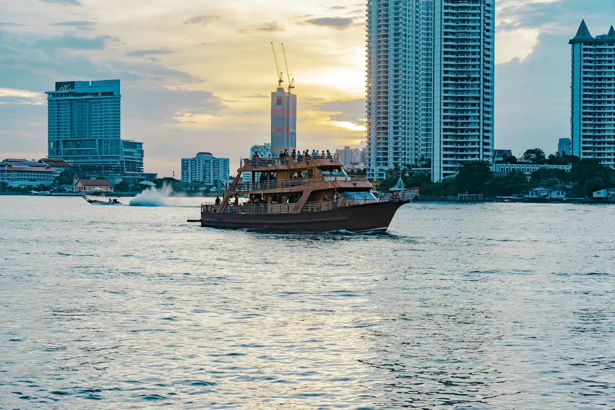 Kapal Penyeberangan Chao Phraya Thailand Terancam Berhenti Beroperasi Buntut Perang Iran