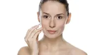 Apakah Anda tahu bahwa es batu juga memiliki manfaat untuk mempercantik kulit Anda? 