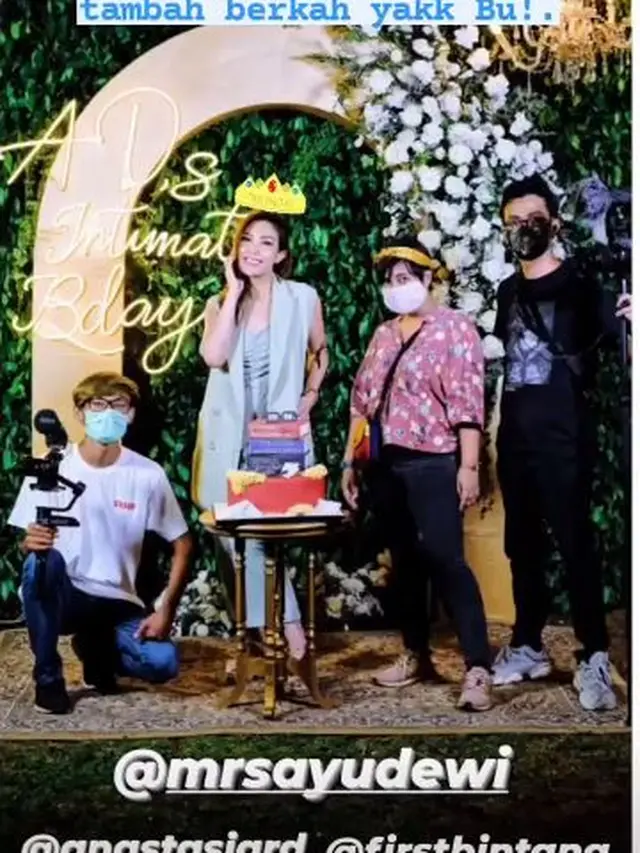 Momen Perayaan Ulang Tahun Ayu Dewi yang ke-36. (Sumber: Instagram/mrsayudewi)