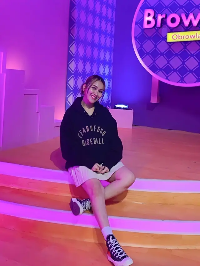 Gaya Ayu Ting-Ting yang Bak Remaja, Padahal Ibu Anak Satu