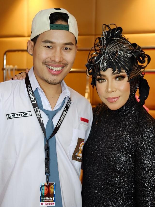 Slam Wiyono Meninggal, Ini 6 Potret Kenangannya Bersama Artis yang Dimakeup