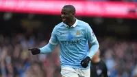 Yaya Touré adalah seorang pemain Manchester City