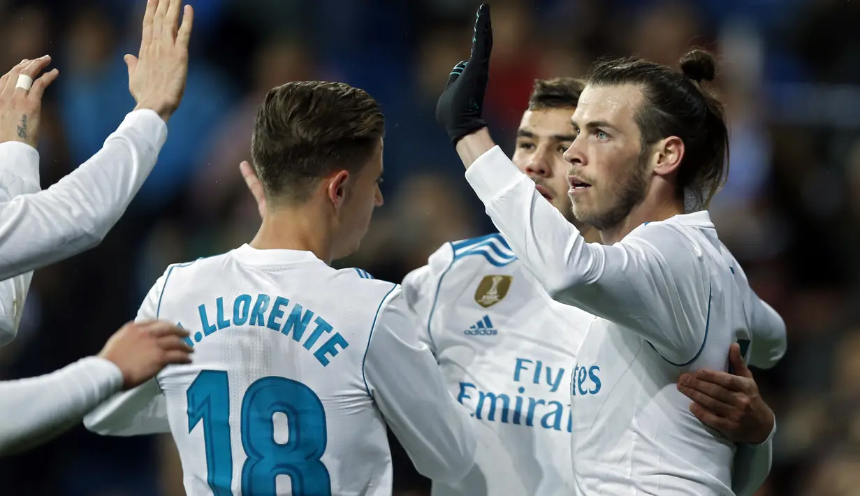 Para pemain Real Madrid merayakan gol Gareth Bale (kanan) saat melawan Getafe pada lanjutan La Liga Santander di Santiago Bernabeu stadium, Madrid, (3/3/2018). Real madrid menang 3-1. (AP/Francisco Seco)
