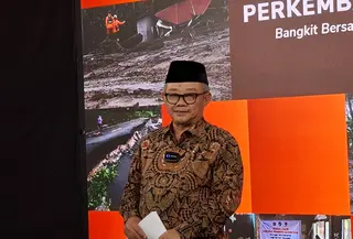 Menteri Pendidikan Dasar dan Menengah (Mendikdasmen) RI Abdul Mu’ti dalam konferensi pers Update Penanganan Darurat Tiga Wilayah yang digelar di Media Center BNPB, Jakarta Timur, Selasa (30/12/2025). (Liputan6.com/Siti Khoirul Inayah)